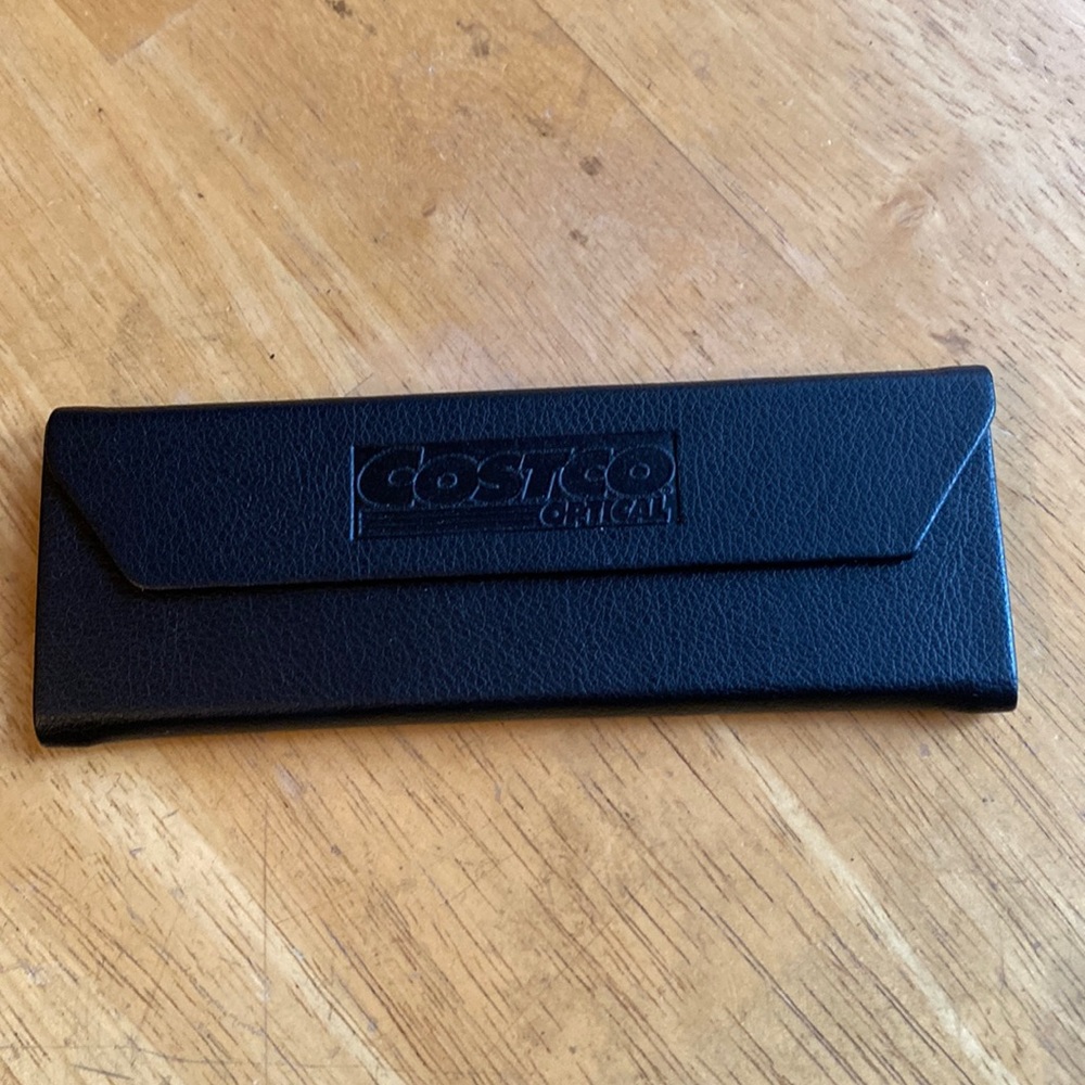 COSTCO glasses case 6,2” in good condition